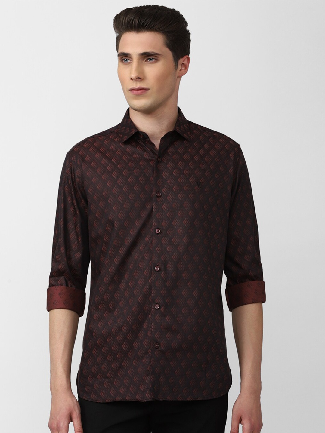 

V Dot Men Slim Fit Printed Pure Cotton Casual Shirt, Brown