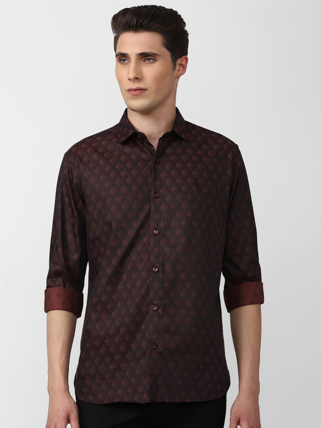 

V Dot Men Slim Fit Printed Pure Cotton Casual Shirt, Brown