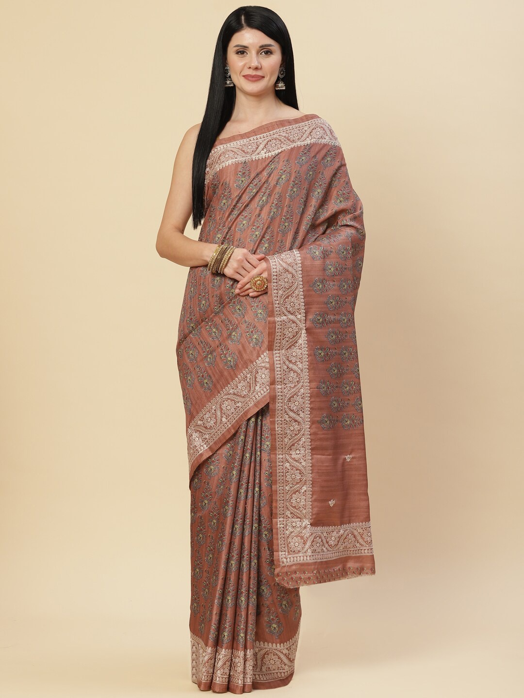 

Meena Bazaar Peach-Coloured & White Floral Tussar Saree