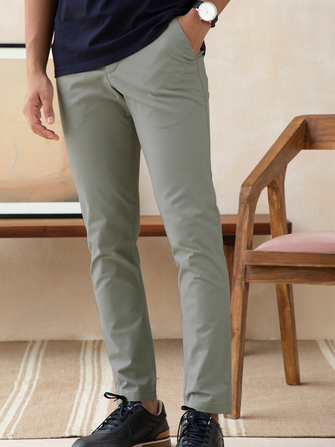 

Andamen Men Grey Solid Chinos Trouser