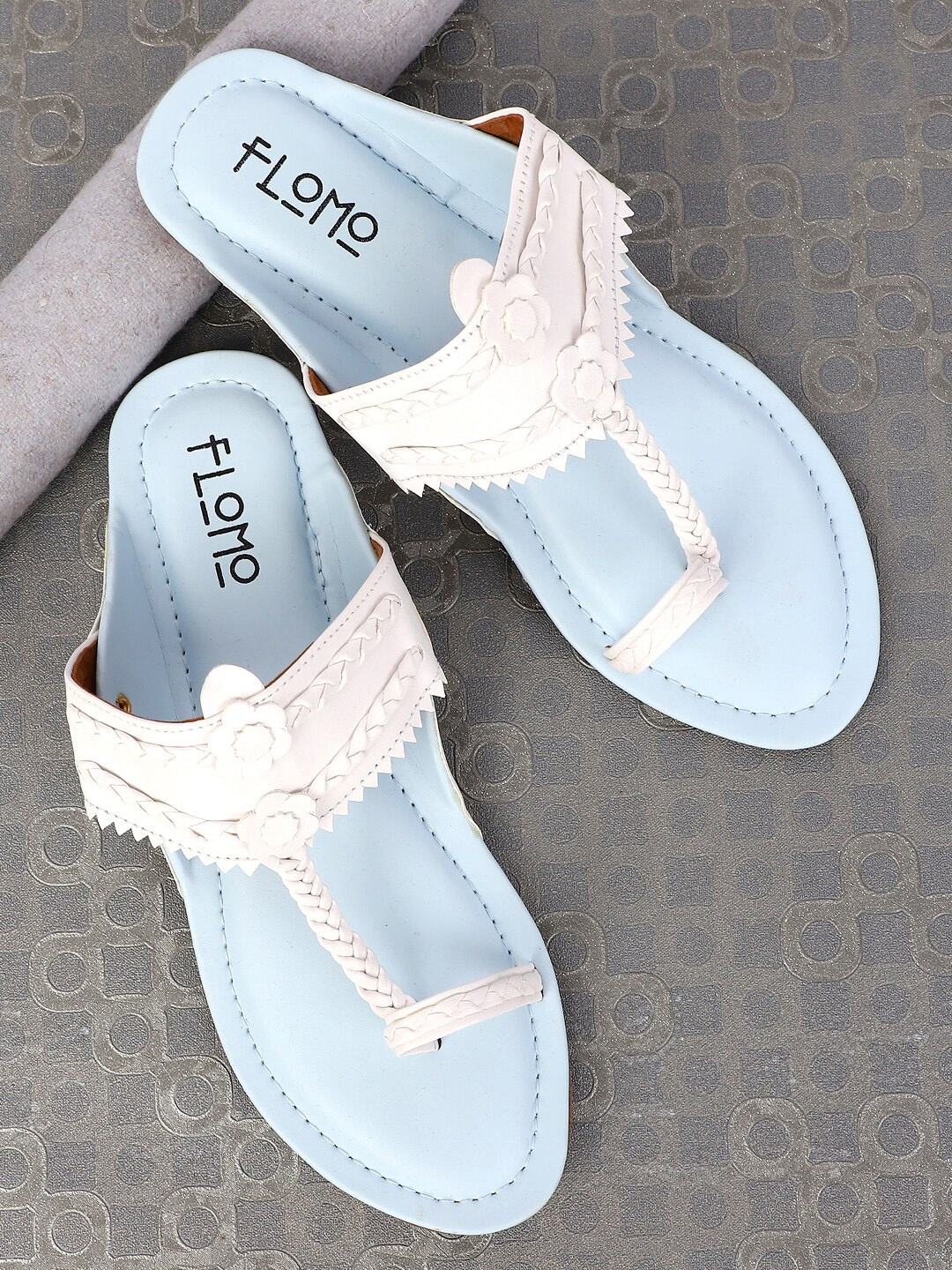 

FLOMO Women White Ethnic One Toe Flats