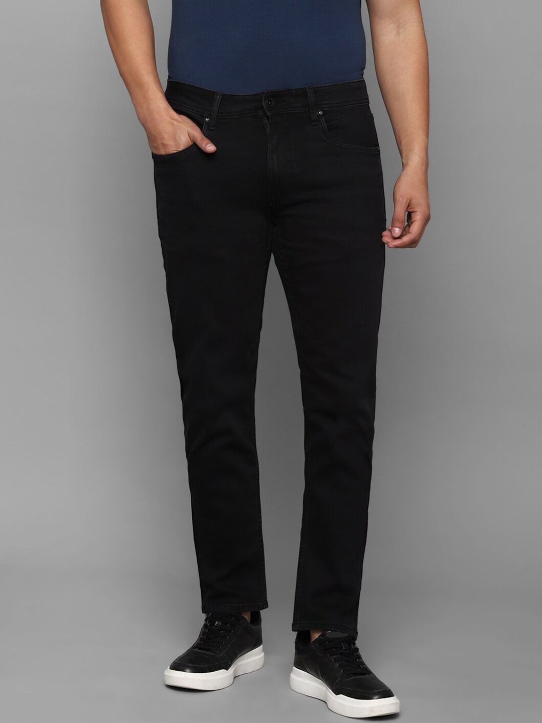 

Louis Philippe Jeans Men Black Solid Slim Fit Jeans