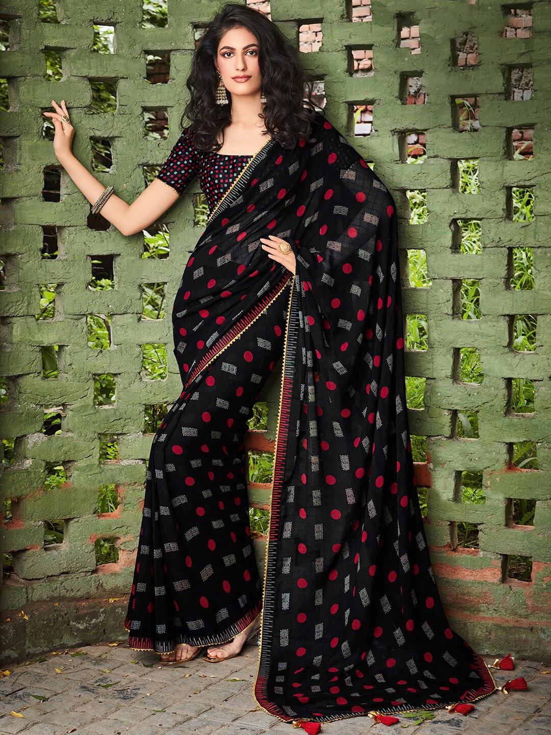 

Mitera Black Red Bagh Poly Georgette Dabu Saree