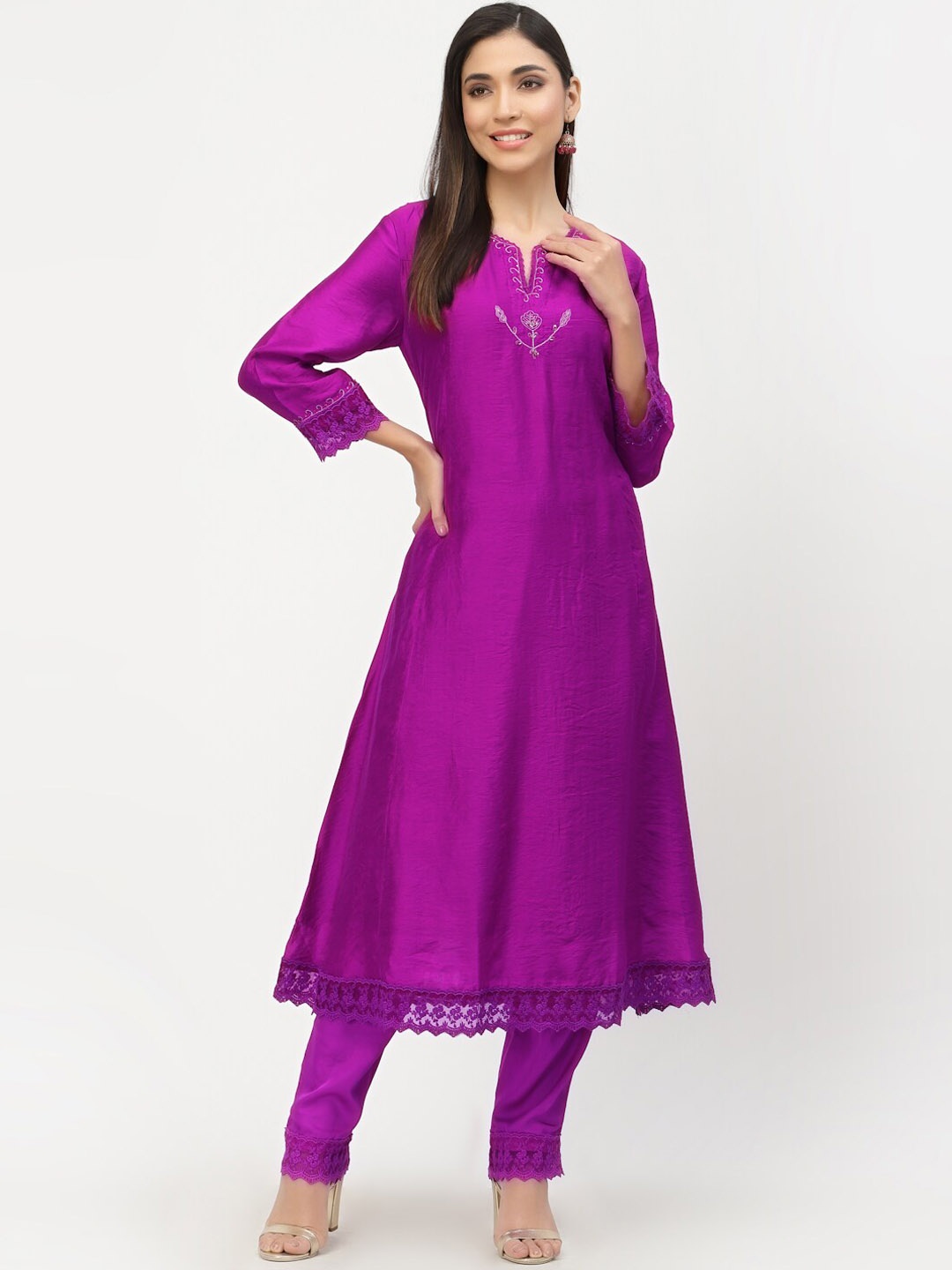 

DART STUDIO Women Purple Zardozi Chanderi Silk Kurta with Trousers