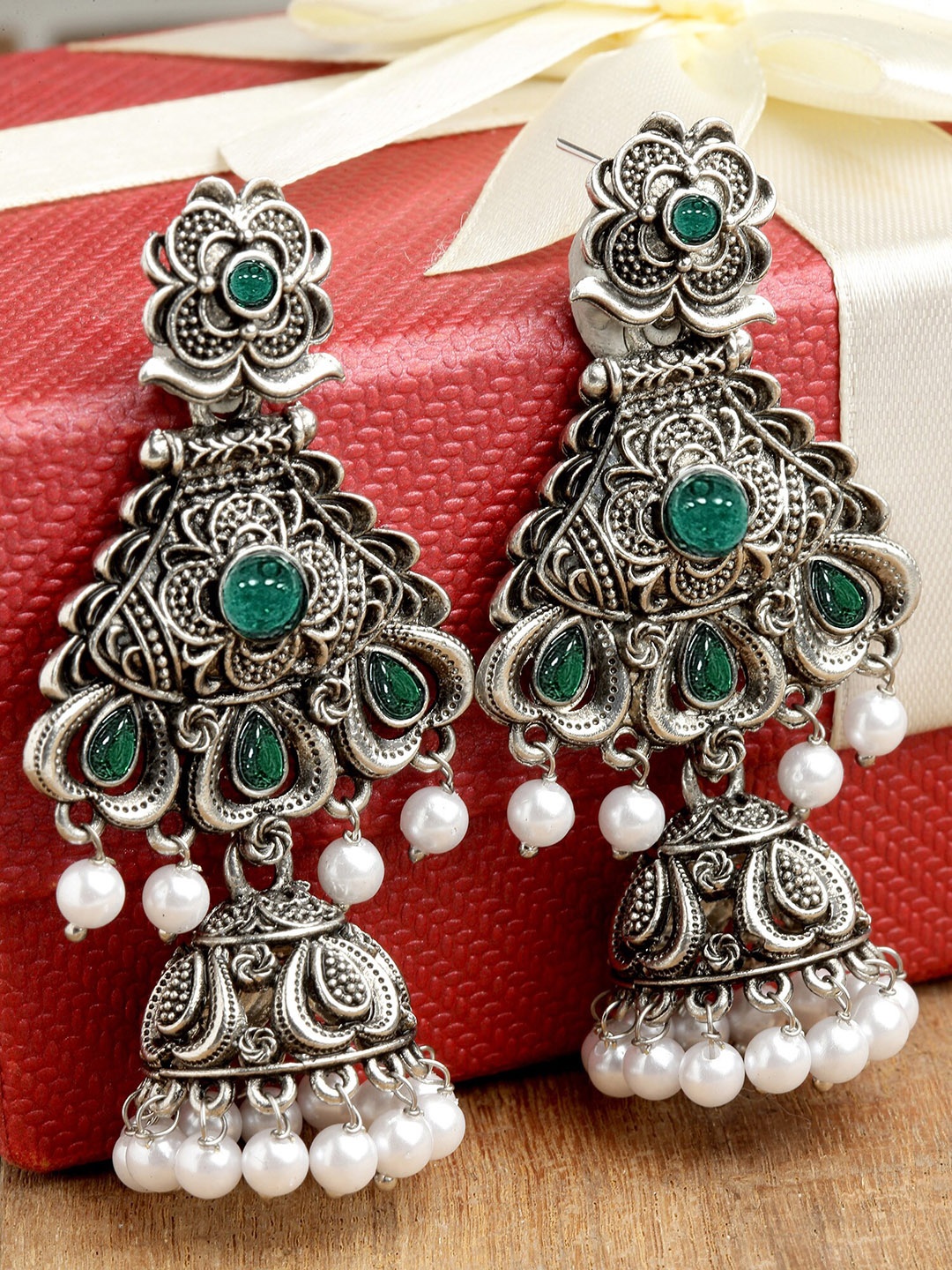 

KARATCART Women Oxidised Silver Green Dome Shaped Jhumkas Earrings