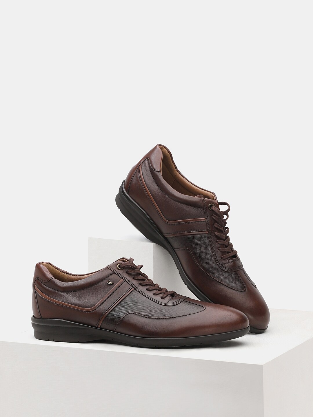 

Blackberrys Men Brown Leather Sneakers