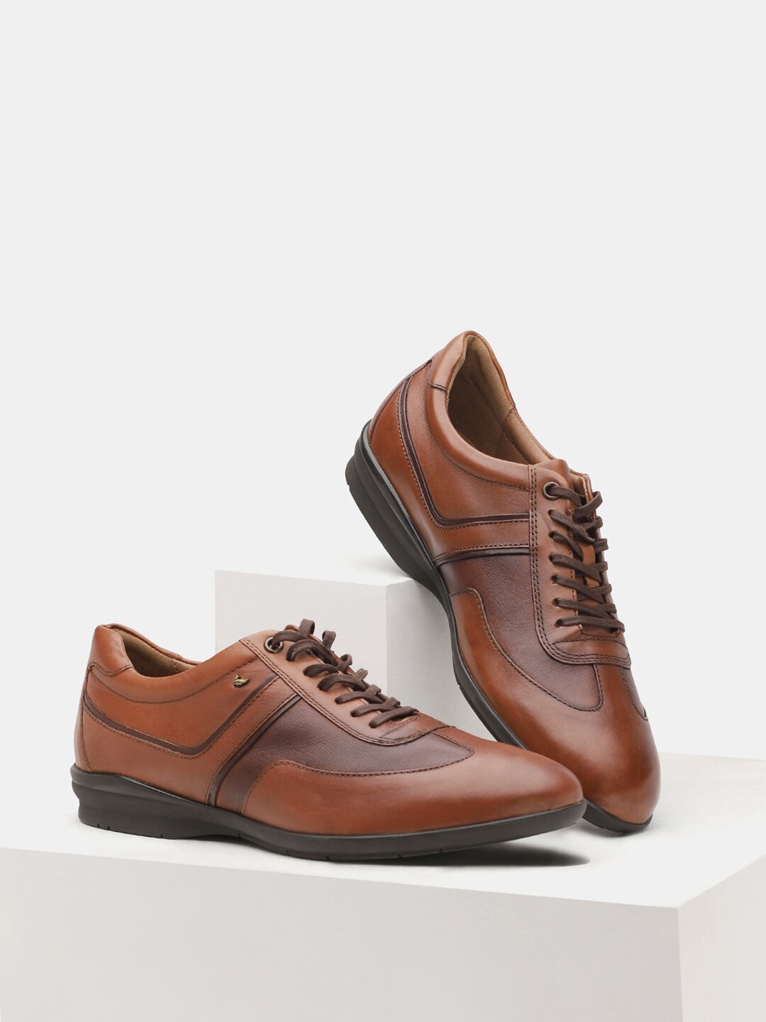 

Blackberrys Men Brown Leather Sneakers