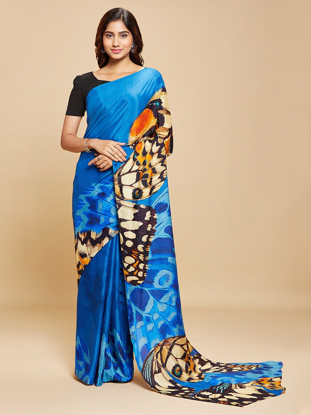 

navyasa Green & Black Abstract Printed Saree