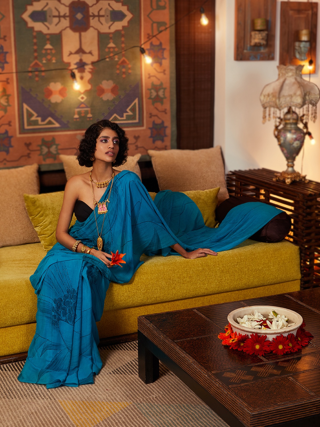 

navyasa Blue Floral Printed Saree