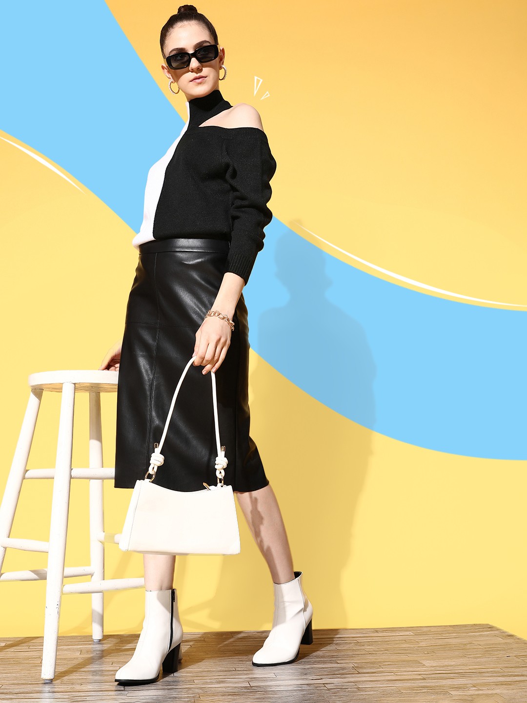 

Berrylush Women Black & White Colourblocked Pullover