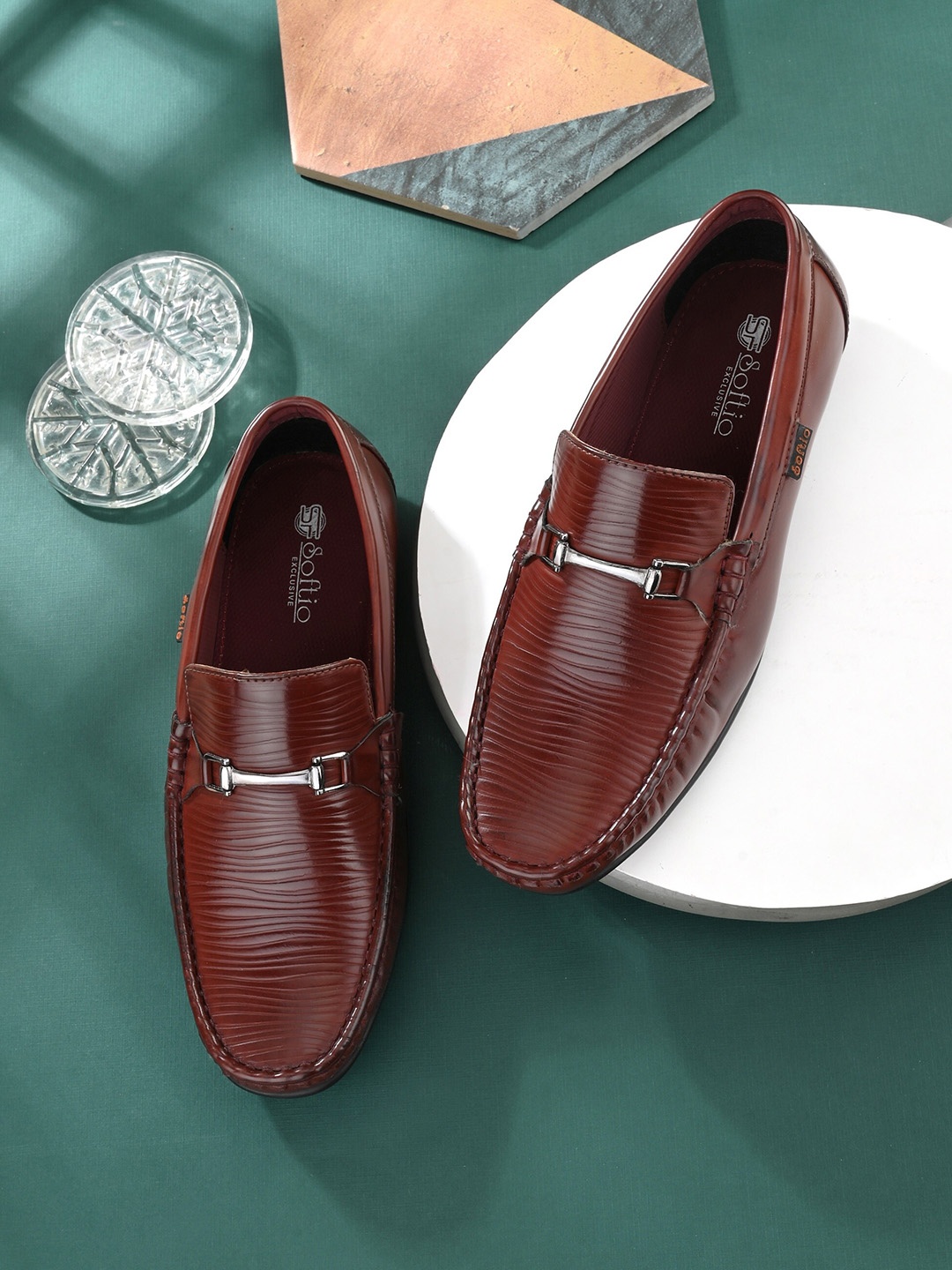 

SOFTIO Men Brown Textured Loafers