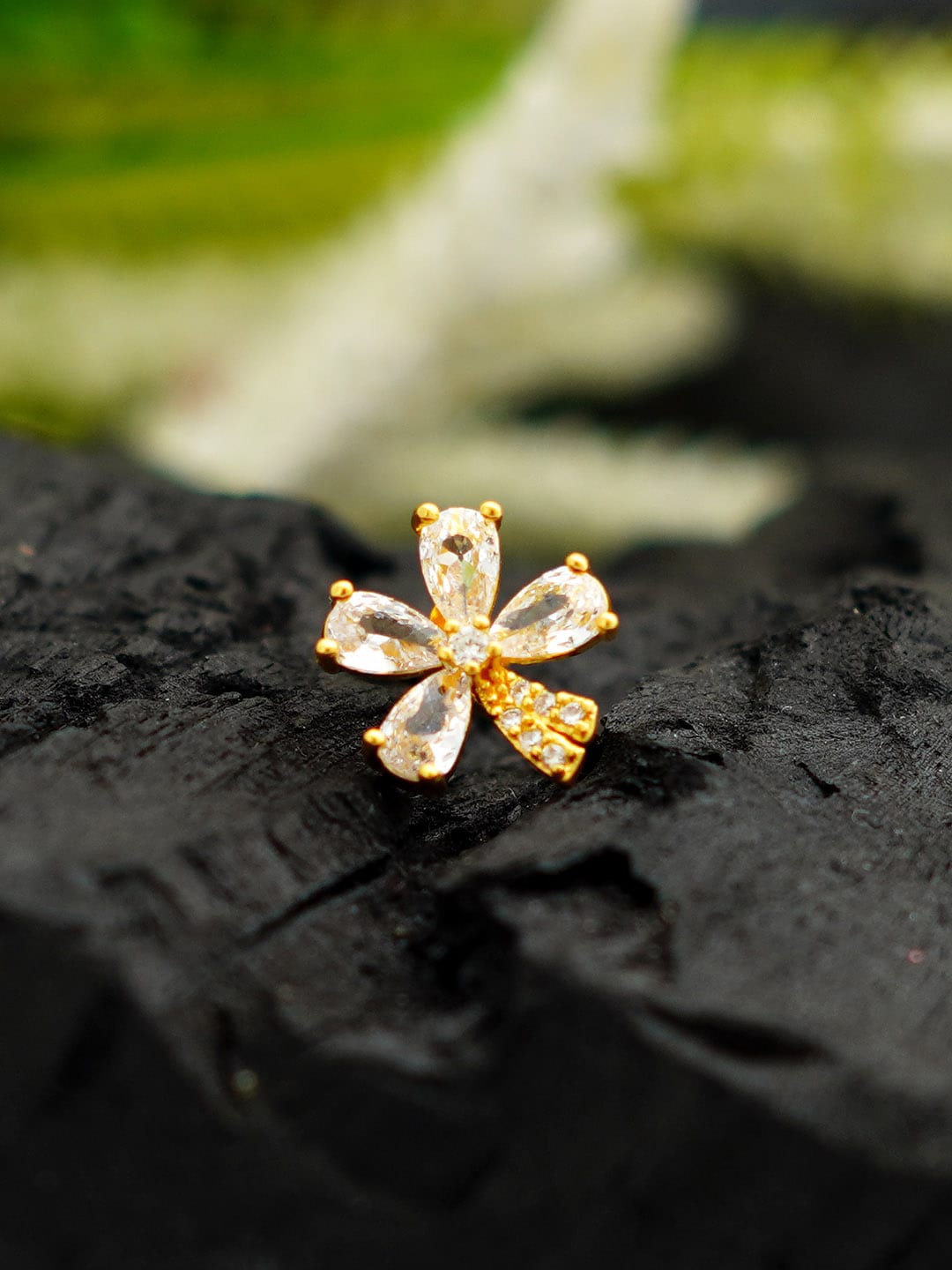 

Ferosh Women Gold-Plated Flower Shaped Nosepin