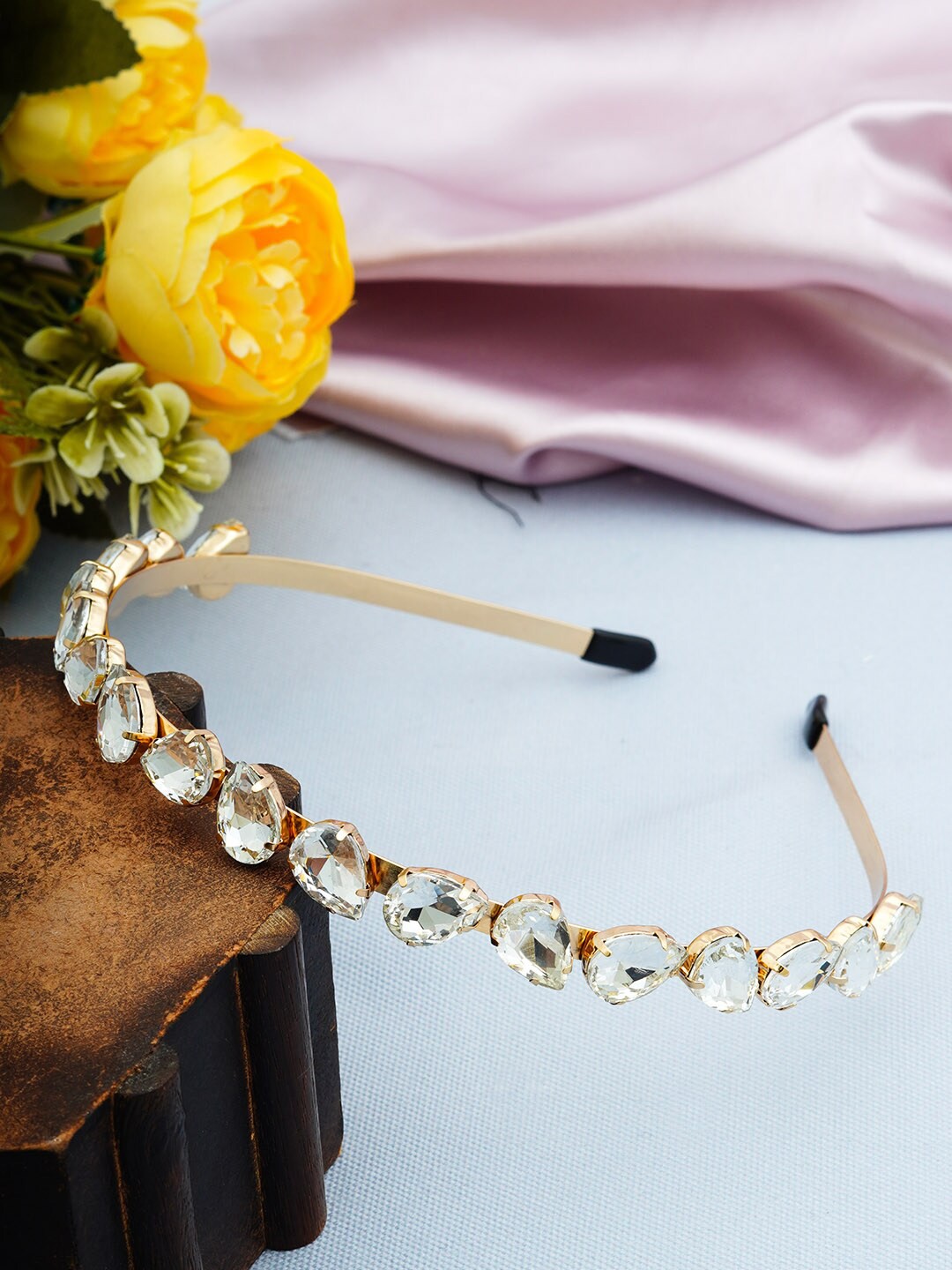 

Ferosh Women Gold-Toned & White Hairband