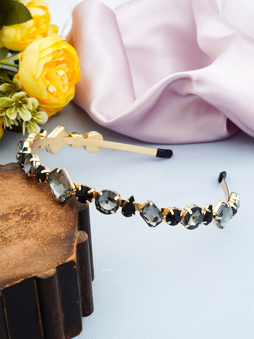 

Ferosh Women Black & Gold-Toned Hairband