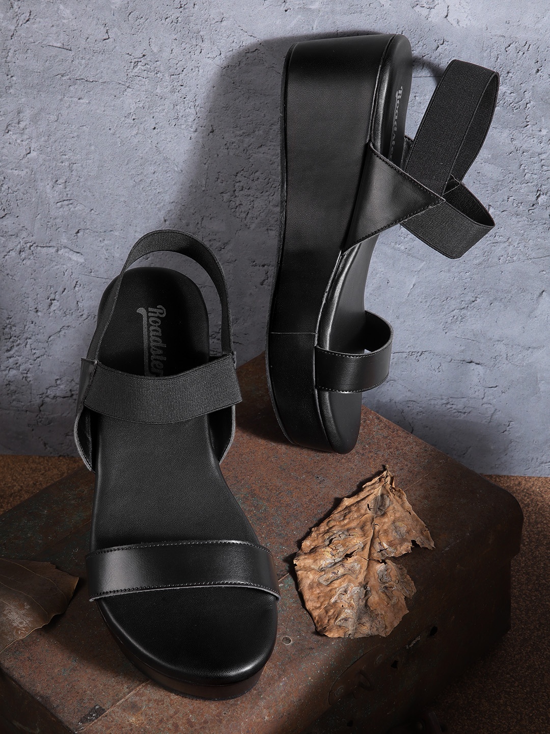 

Roadster Women Flatform Heels, Black