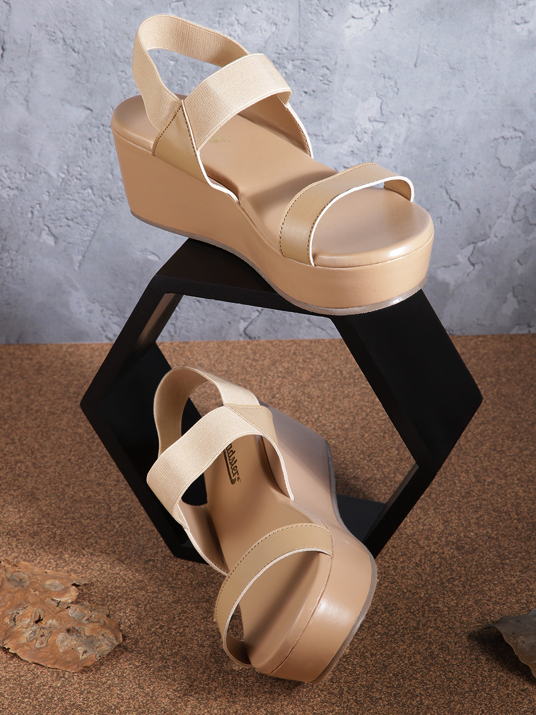 

Roadster Women Flatform Heels, Beige