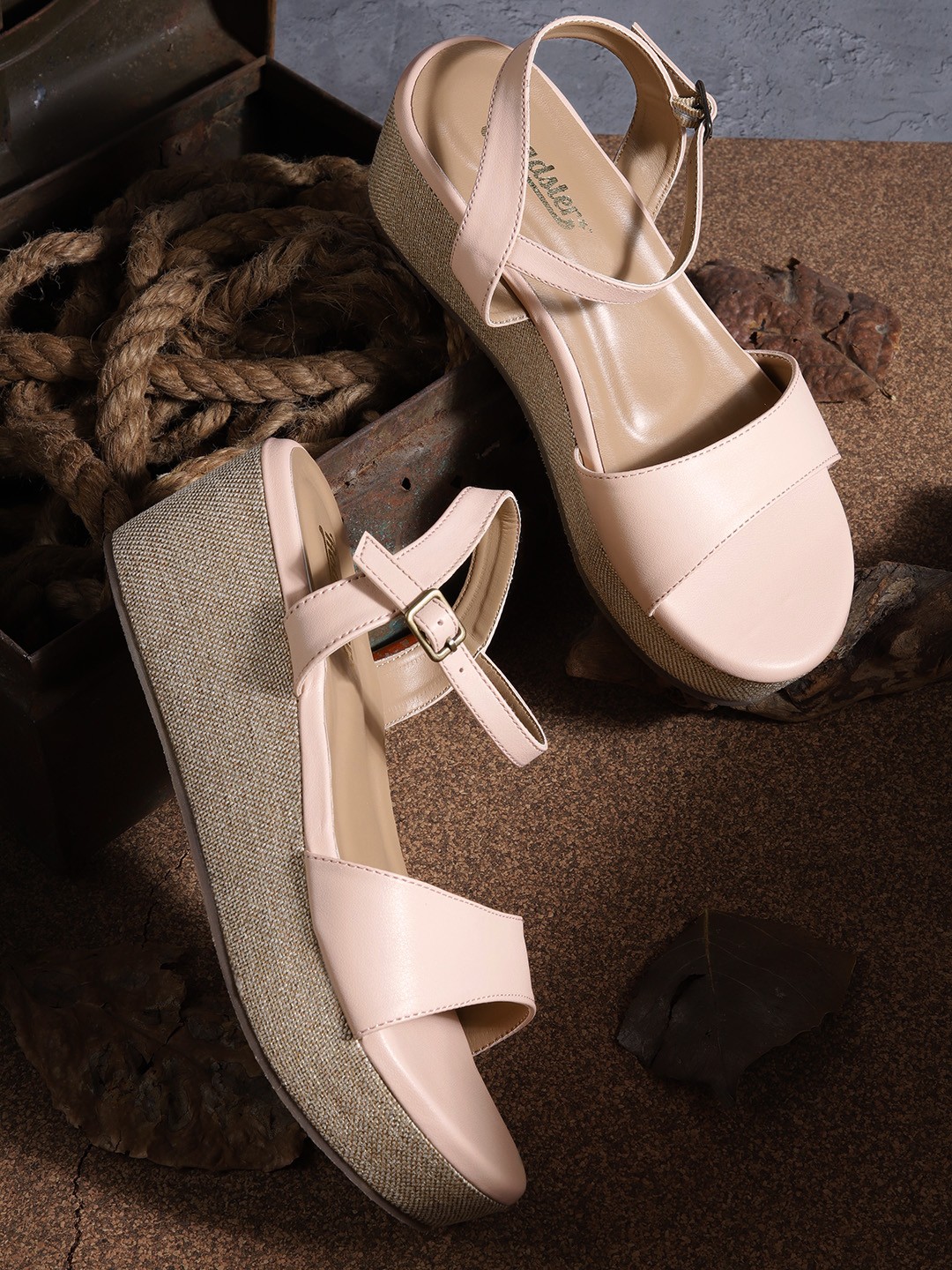 

Roadster Women Flatform Heels, Pink