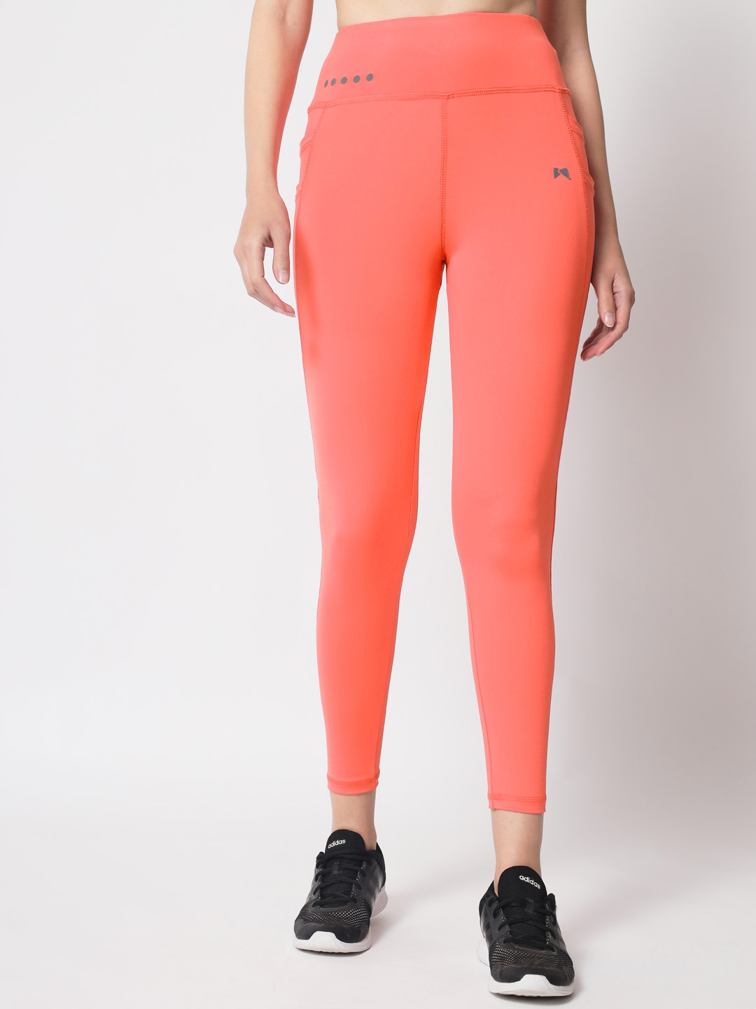 

MUSCLE TORQUE Women Peach-Coloured Solid Tights