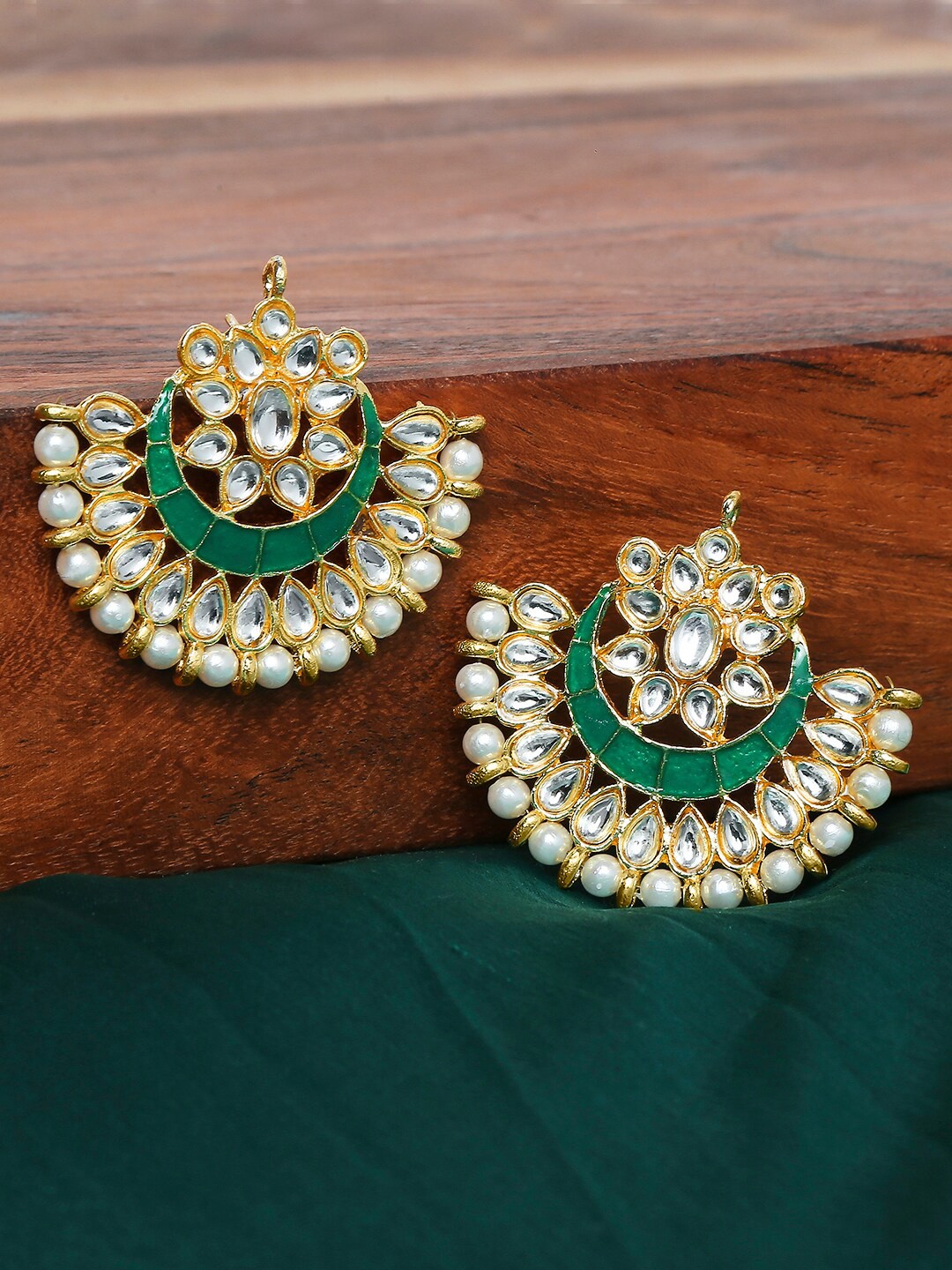 

OOMPH Green & White Circular Studs Earrings