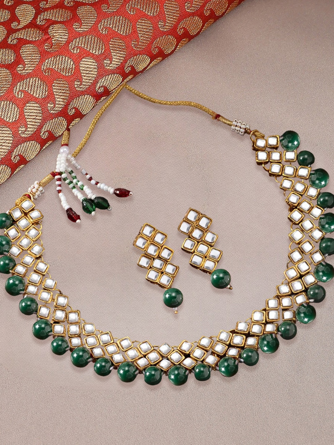 

OOMPH Green & Gold-Toned Beads & Kundan Studded Choker Necklace Set