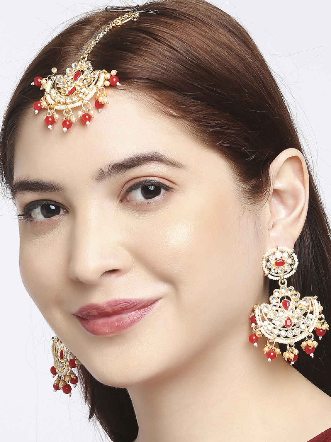 

OOMPH Red & Gold-Toned Kundan Studded & Beaded Jewellery Set
