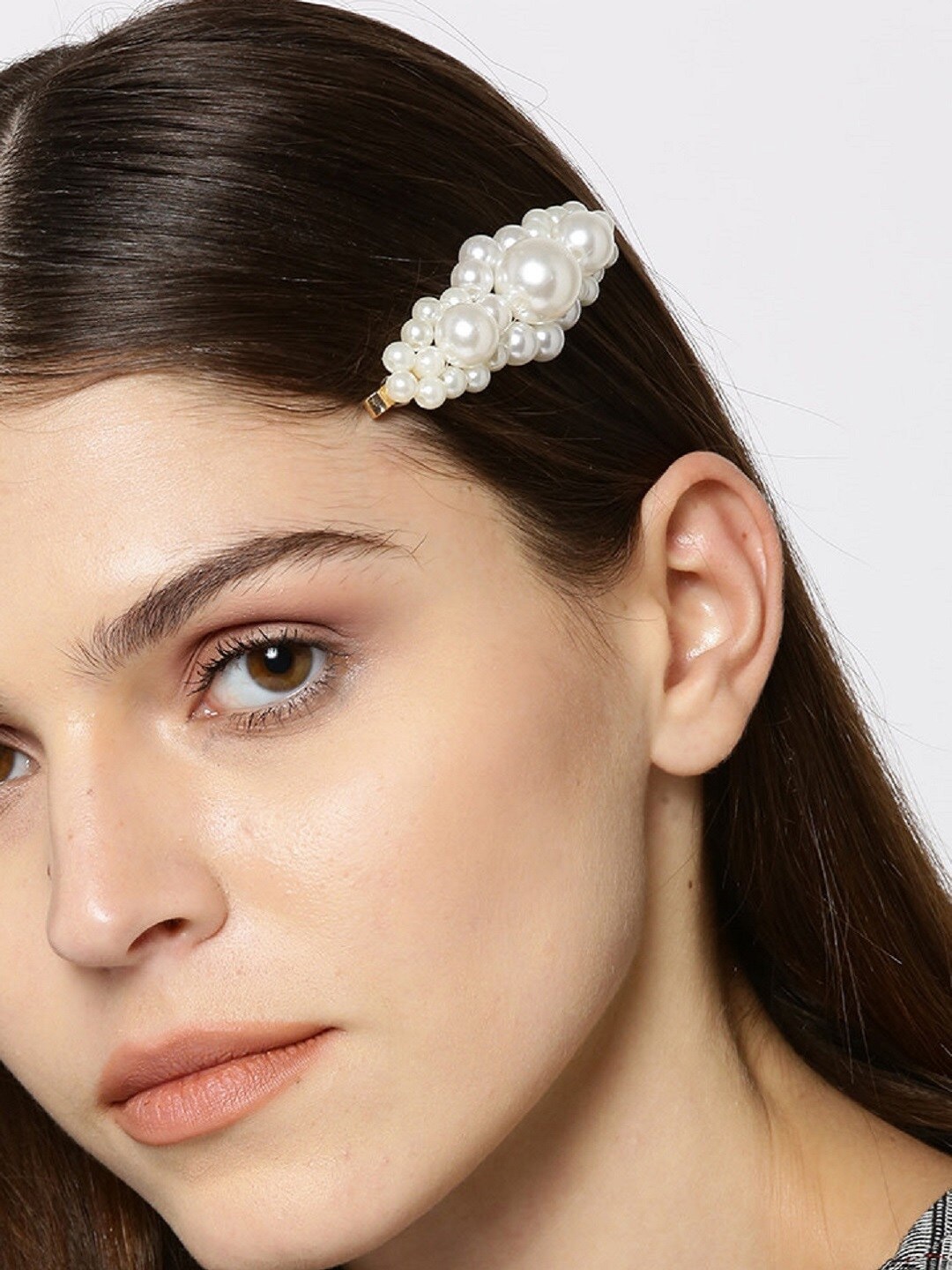 

OOMPH Women White & Gold-Toned Embellished Bobby Pins