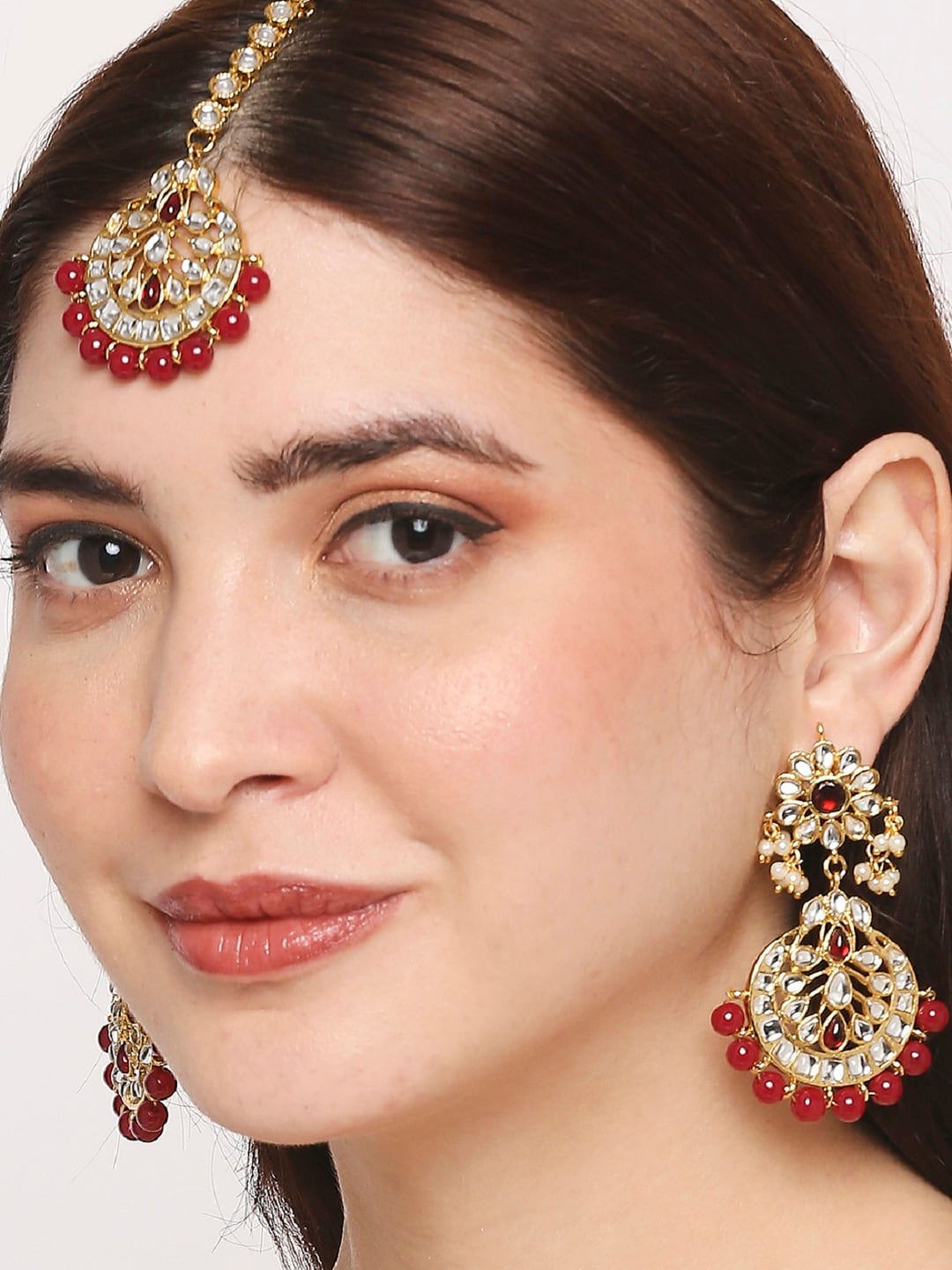 

OOMPH Red & Gold-Toned Kundan-Studded Maang-tikka & Earrings Set
