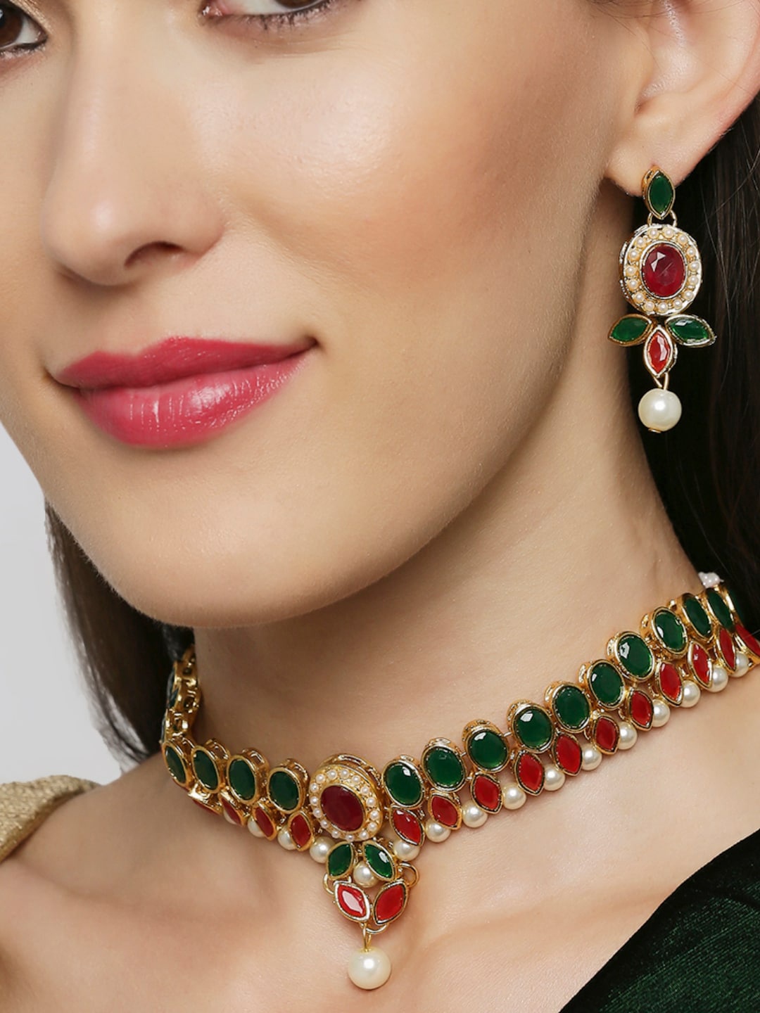 

OOMPH Women Green & Red Stone-Studded Jewellery Set