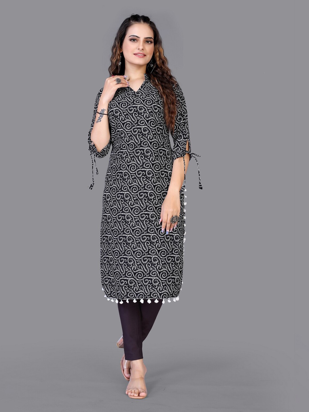 

Fashion FRICKS Women Black & White Floral Printed Kurta