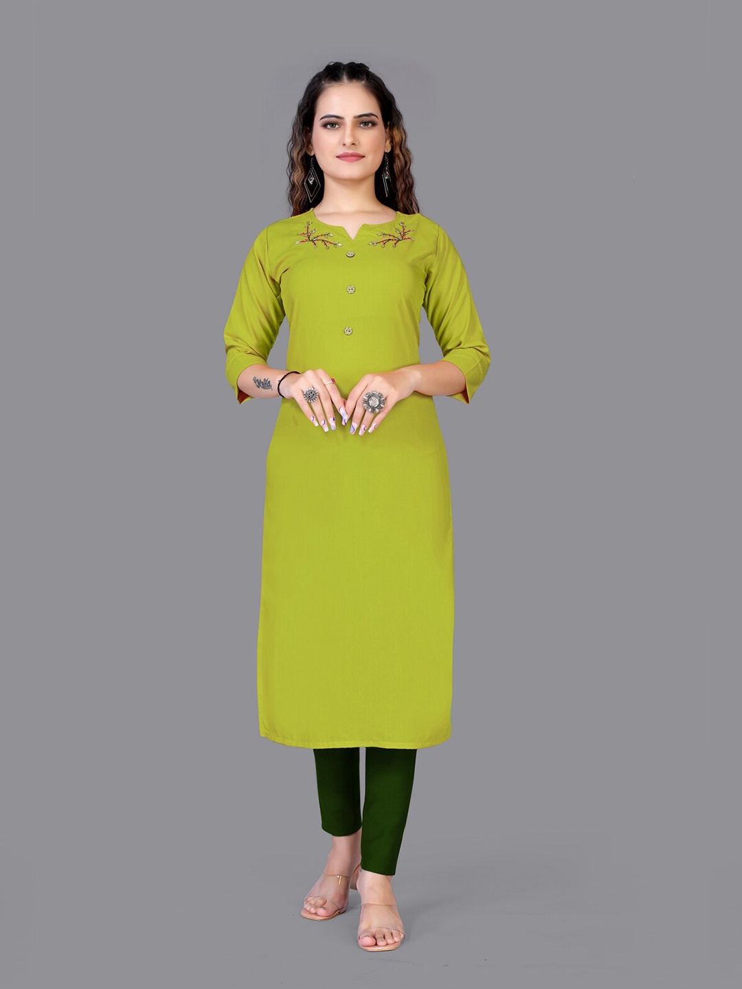 

Fashion FRICKS Women Green Floral Embroidered Thread Work Floral Kurta