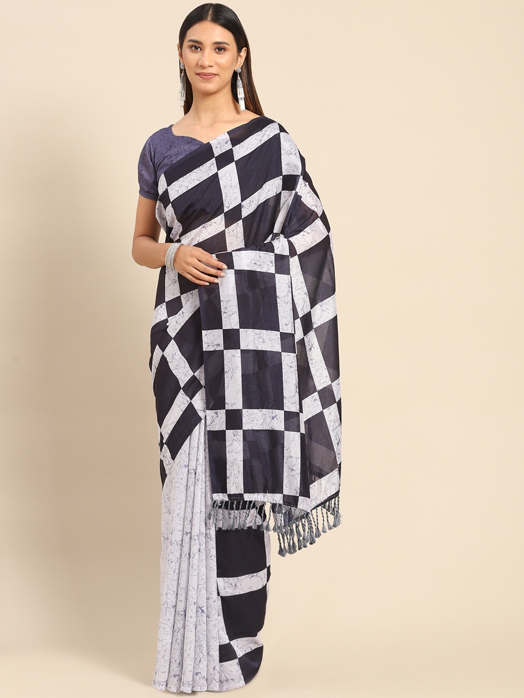 

Kalista Grey & Navy Blue Checked Saree