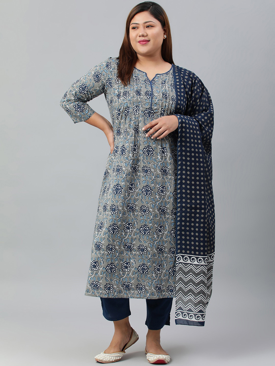 

XL LOVE by Janasya Women Plus Size Grey Floral Pure Cotton Kurta with Trousers & Dupatta