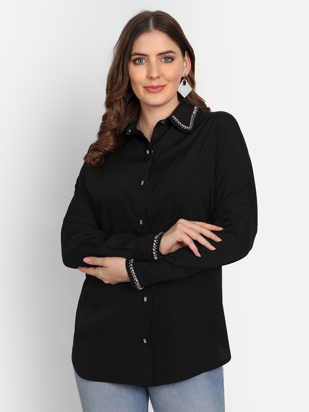 

Sttavoss Women Black Solid Boxy Casual Shirt