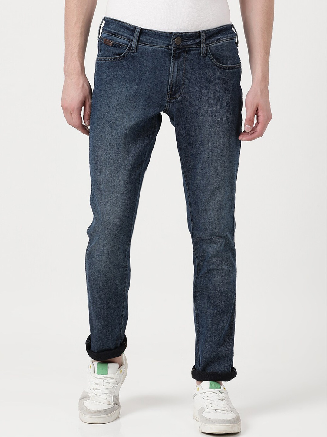 

Wrangler Men Blue Skanders Slim Fit Low-Rise Light Fade Stretchable Jeans