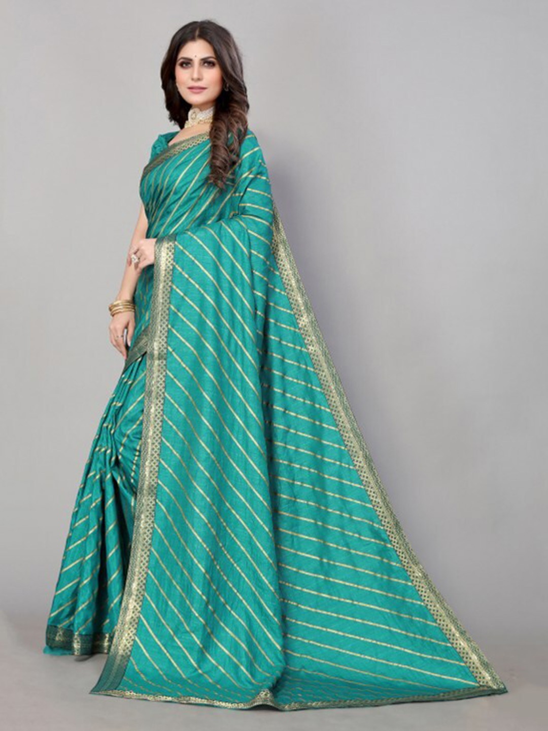 

Yashika Green & Gold-Toned Leheriya Printed Saree