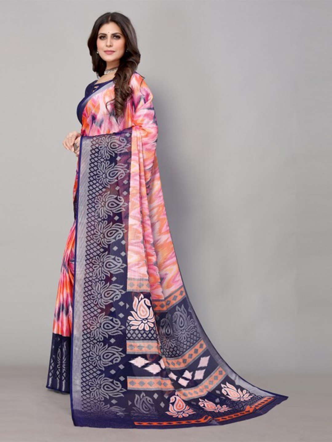 

Yashika Navy Blue & Orange Abstract Printed Saree