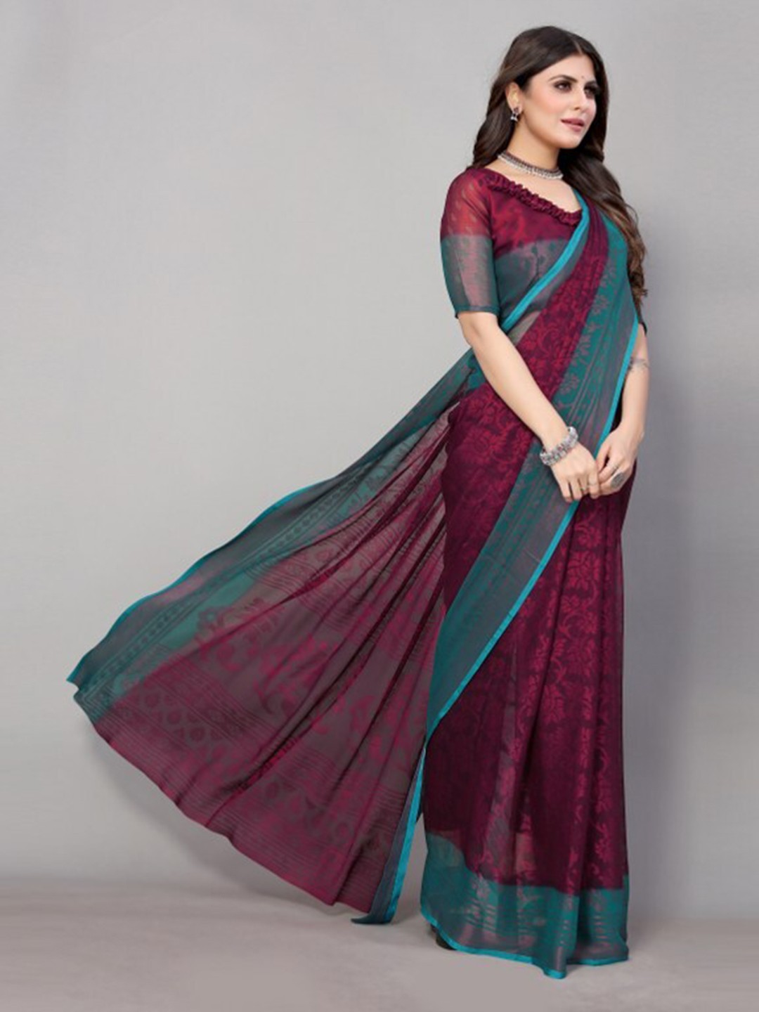

Yashika Navy Blue & Purple Floral Printed Saree