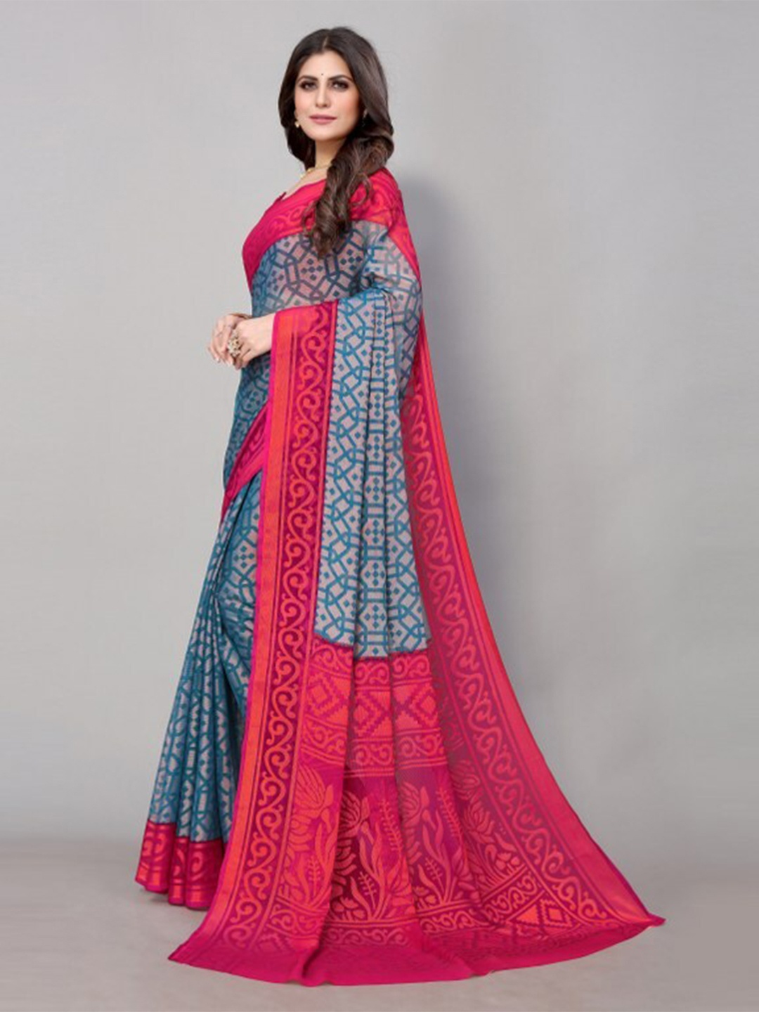 

Yashika Blue & Pink Geometric Printed Saree