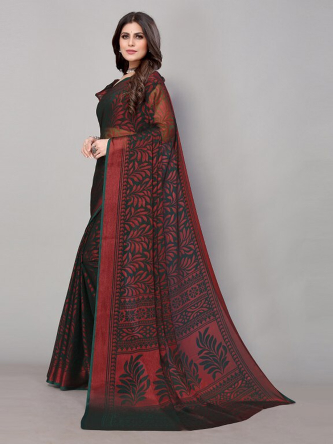 

Yashika Green & Copper-Toned Floral Printed Saree