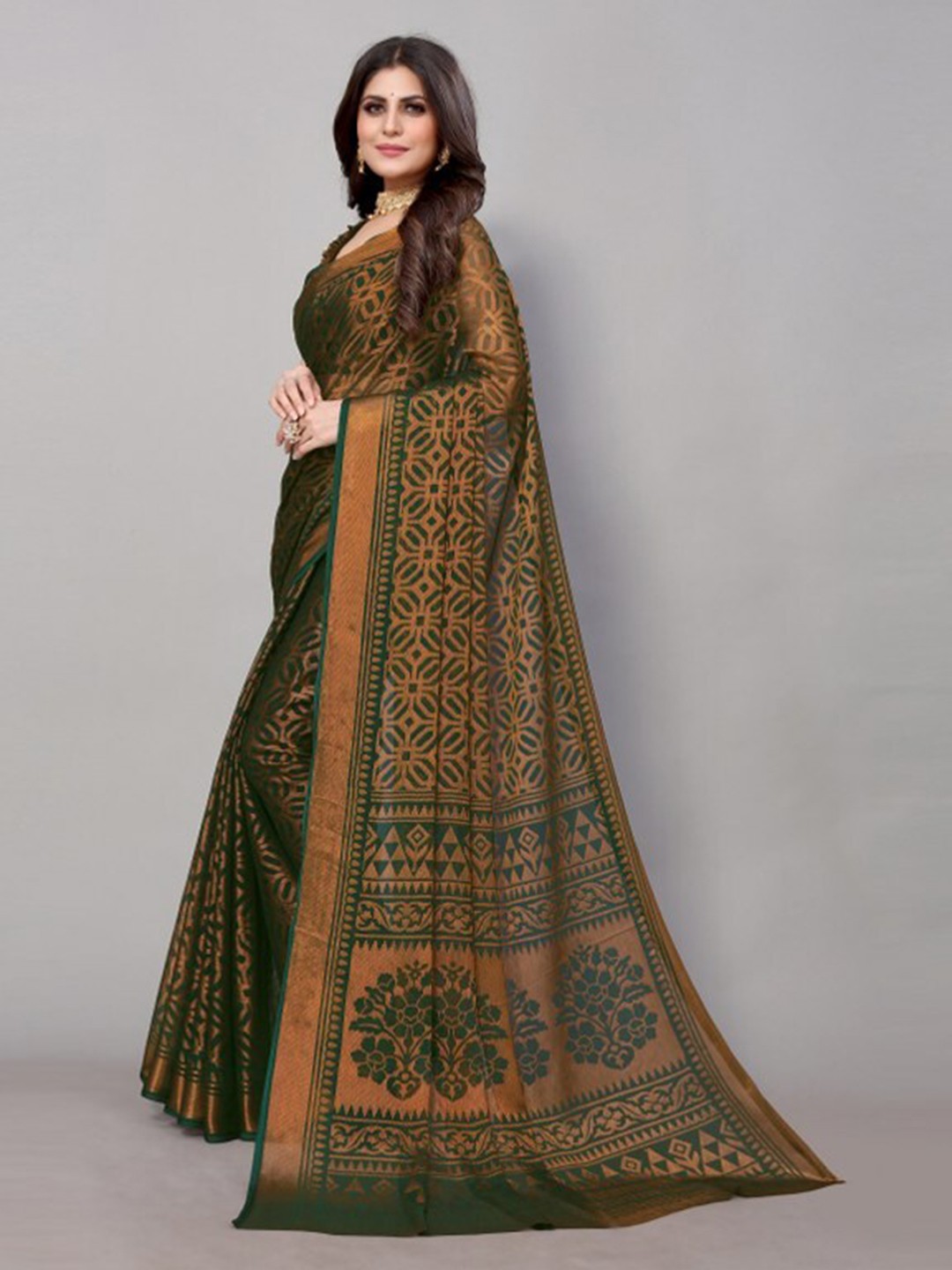 

Yashika Green & Brown Floral Printed Saree