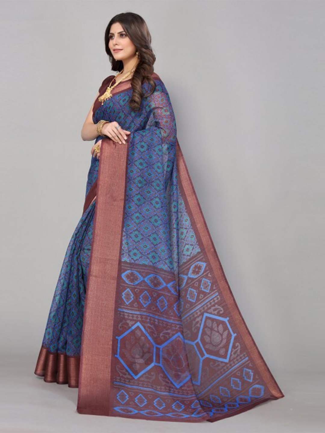 

Yashika Blue & Coffee Brown Geometric Printed Linen Blend Saree