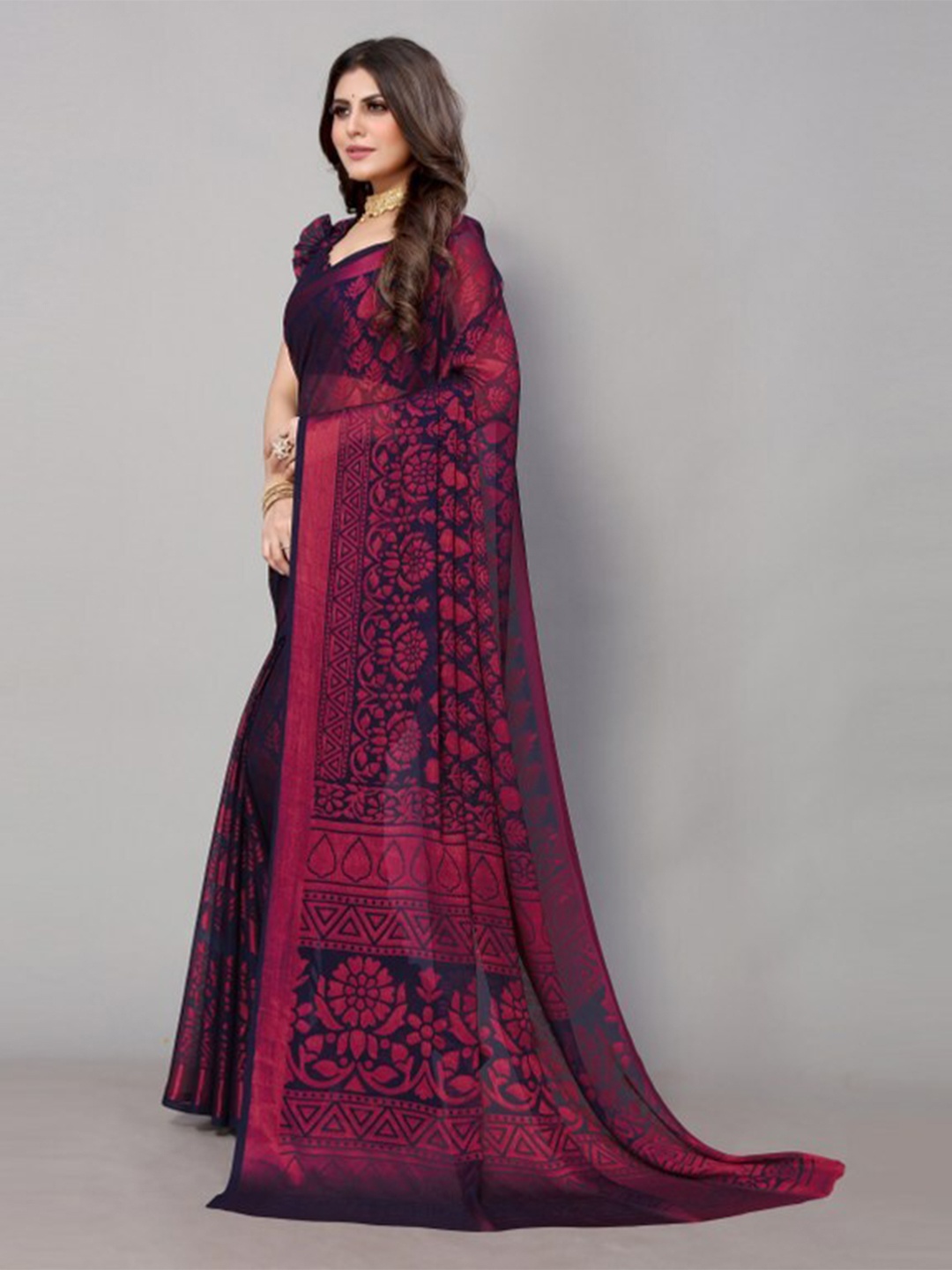 

Yashika Navy Blue & Pink Floral Printed Saree