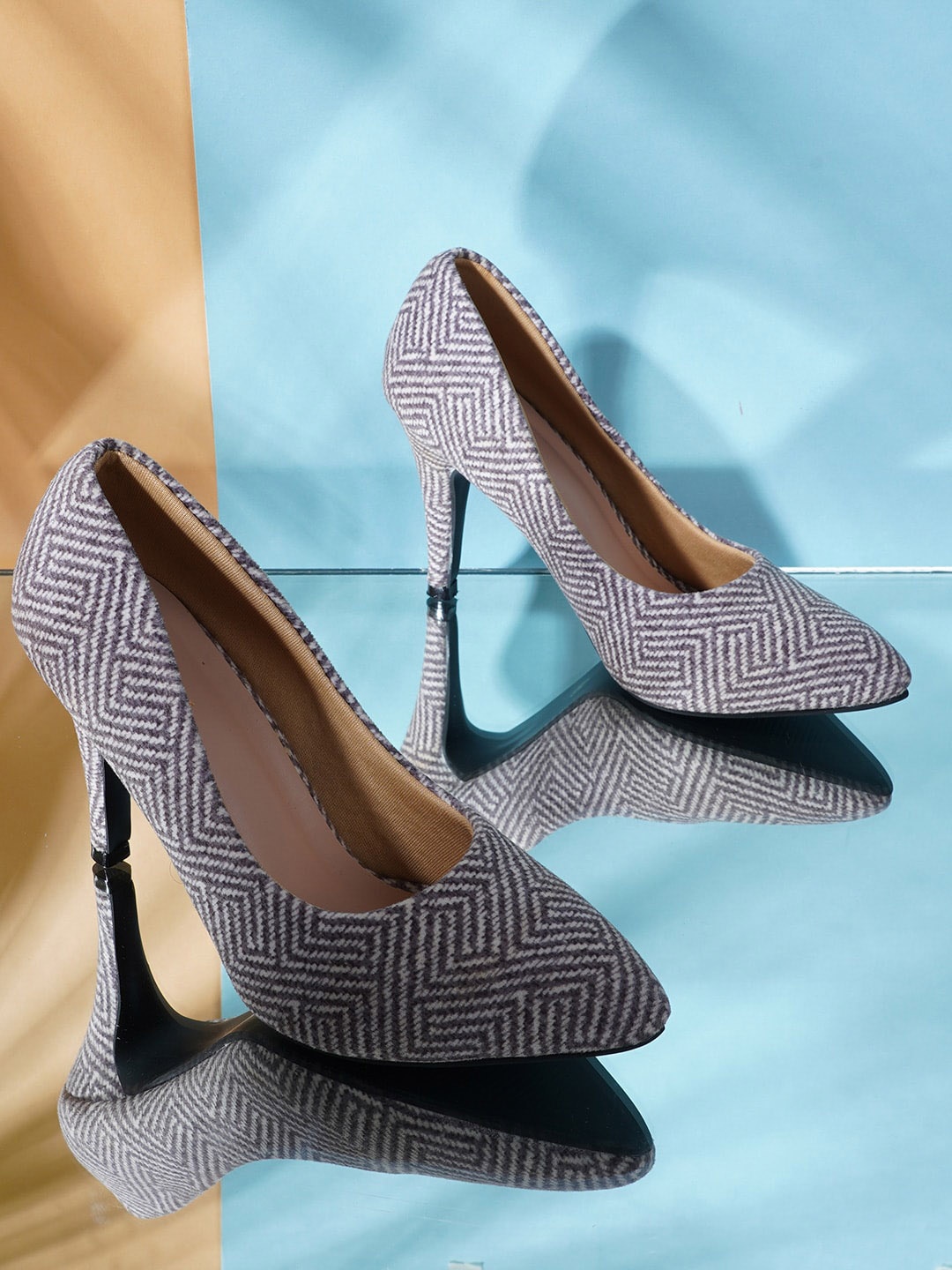 

Get Glamr Grey & White Textured Block Pumps