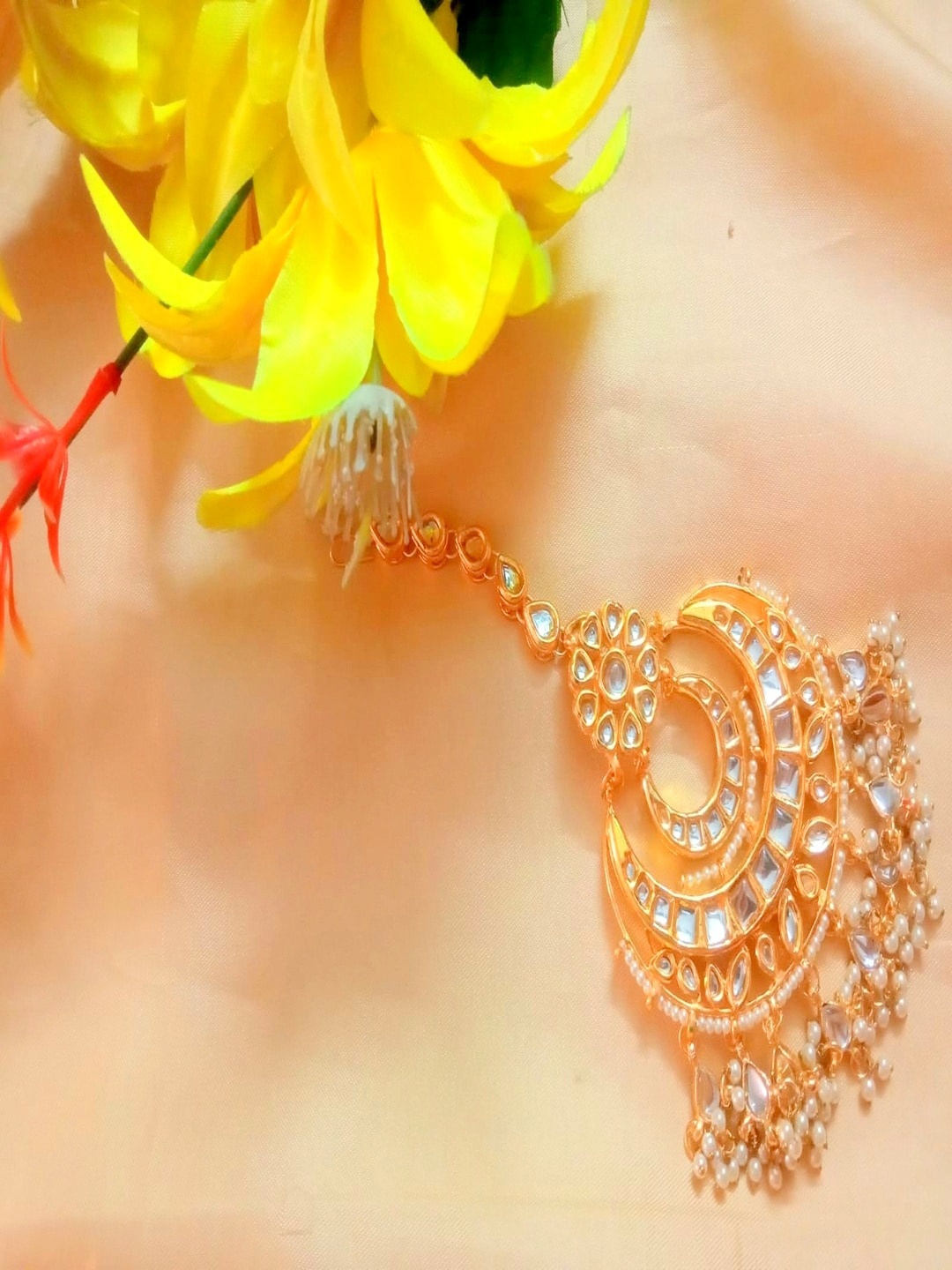 

Runjhun Gold-Plated White Kundan Studded & Beaded Maang Tikka