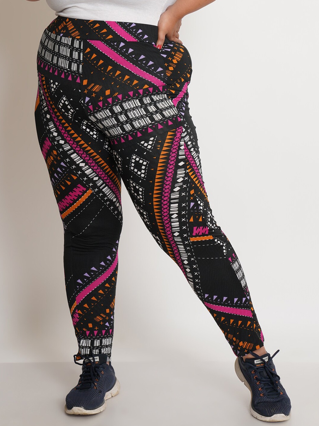 

IX IMPRESSION Women Plus Size Black & Pink Printed Slim-Fit Track Dry Fit Pant