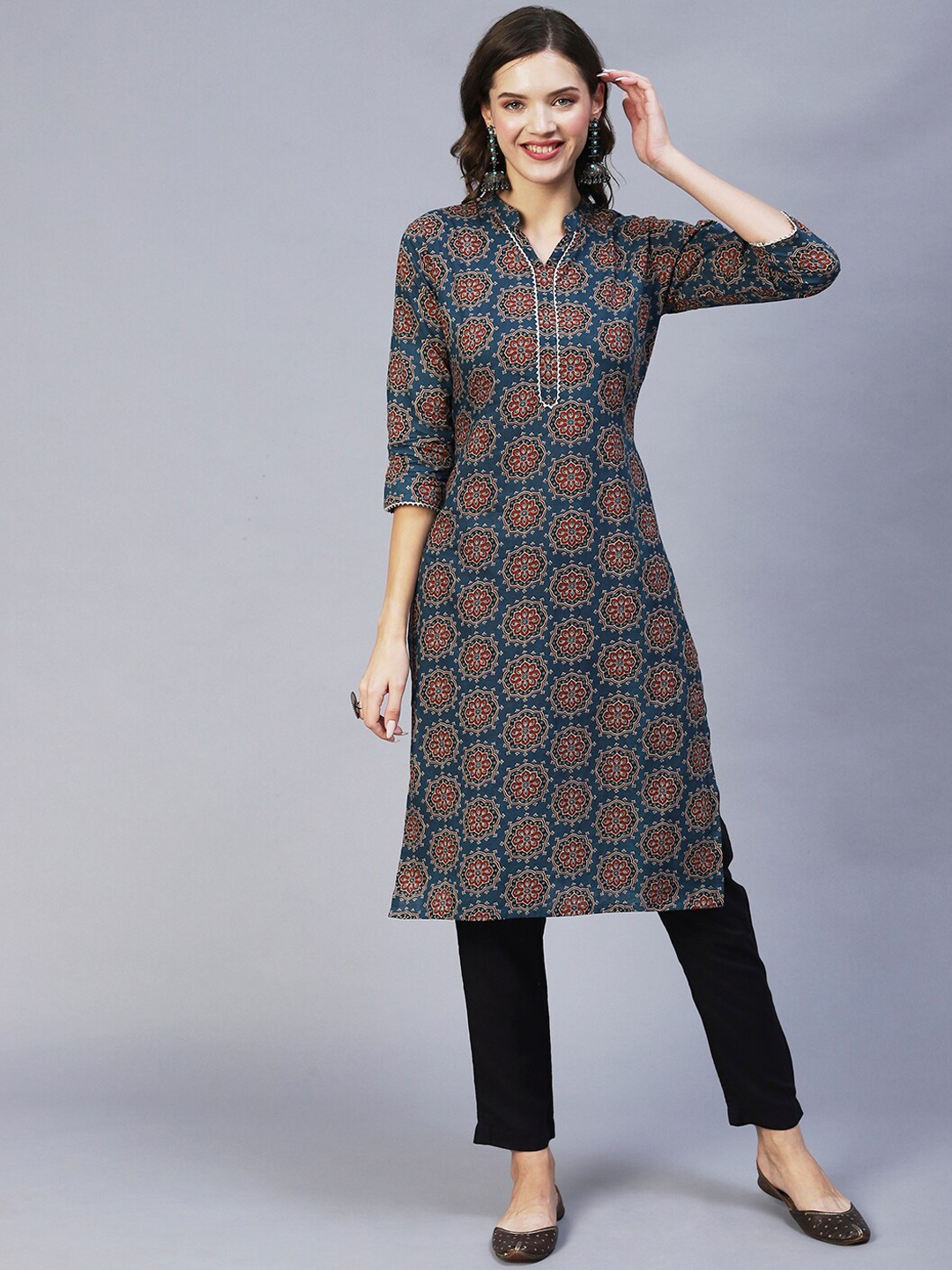 

POONAM DESIGNER Women Blue Ethnic Motifs Printed Thread Work Kurta