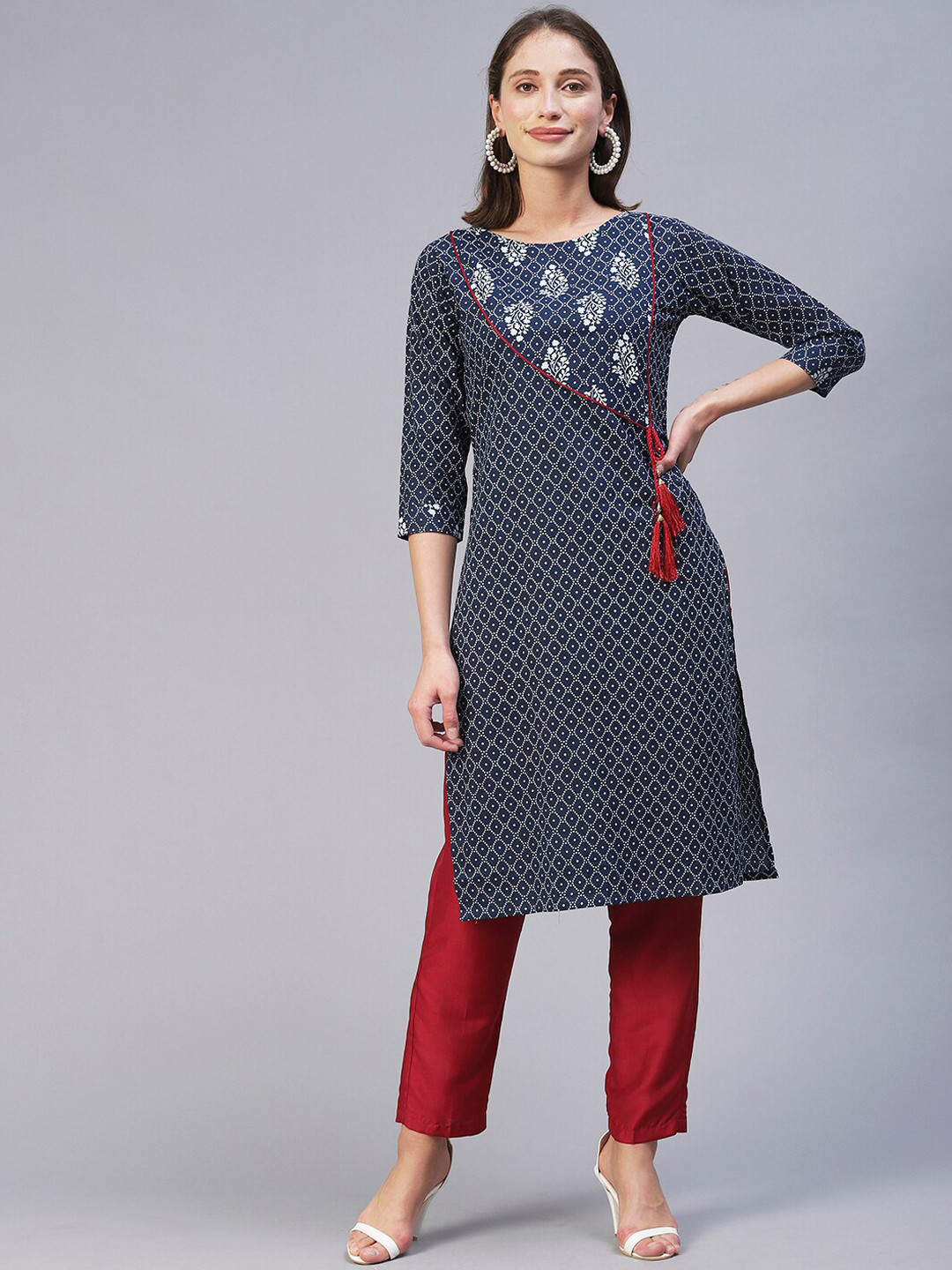 

POONAM DESIGNER Women Blue Ethnic Motifs Printed Keyhole Neck Thread Work Kurta