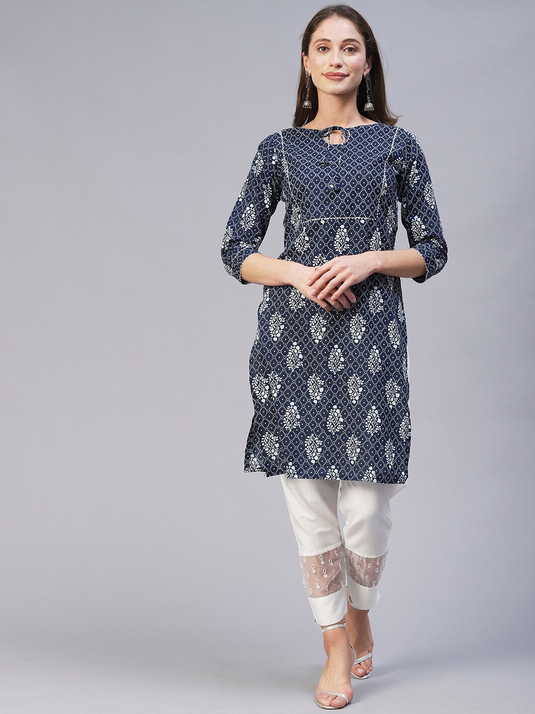

POONAM DESIGNER Women Blue Ethnic Motifs Printed Keyhole Neck Thread Work Kurta