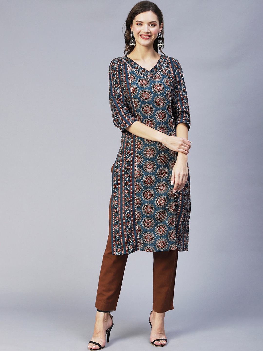

POONAM DESIGNER Women Blue Ethnic Motifs Printed Kurta
