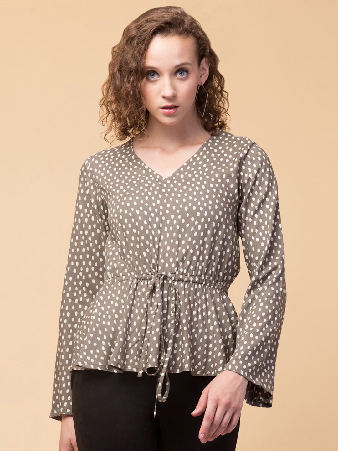 

Hive91 Brown & White Geometric Print Cinched Waist Top